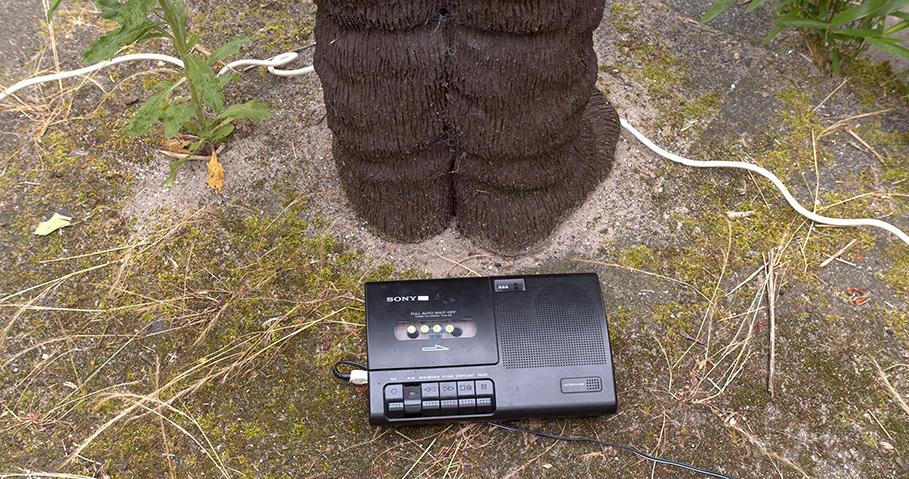 crimmp_31, re#sister, testing the waters, zeynep tana aslan & yoana buzova: sound installation with multiple speakers, photo © florian cramer, ocw, stage for small scale events, rotterdam